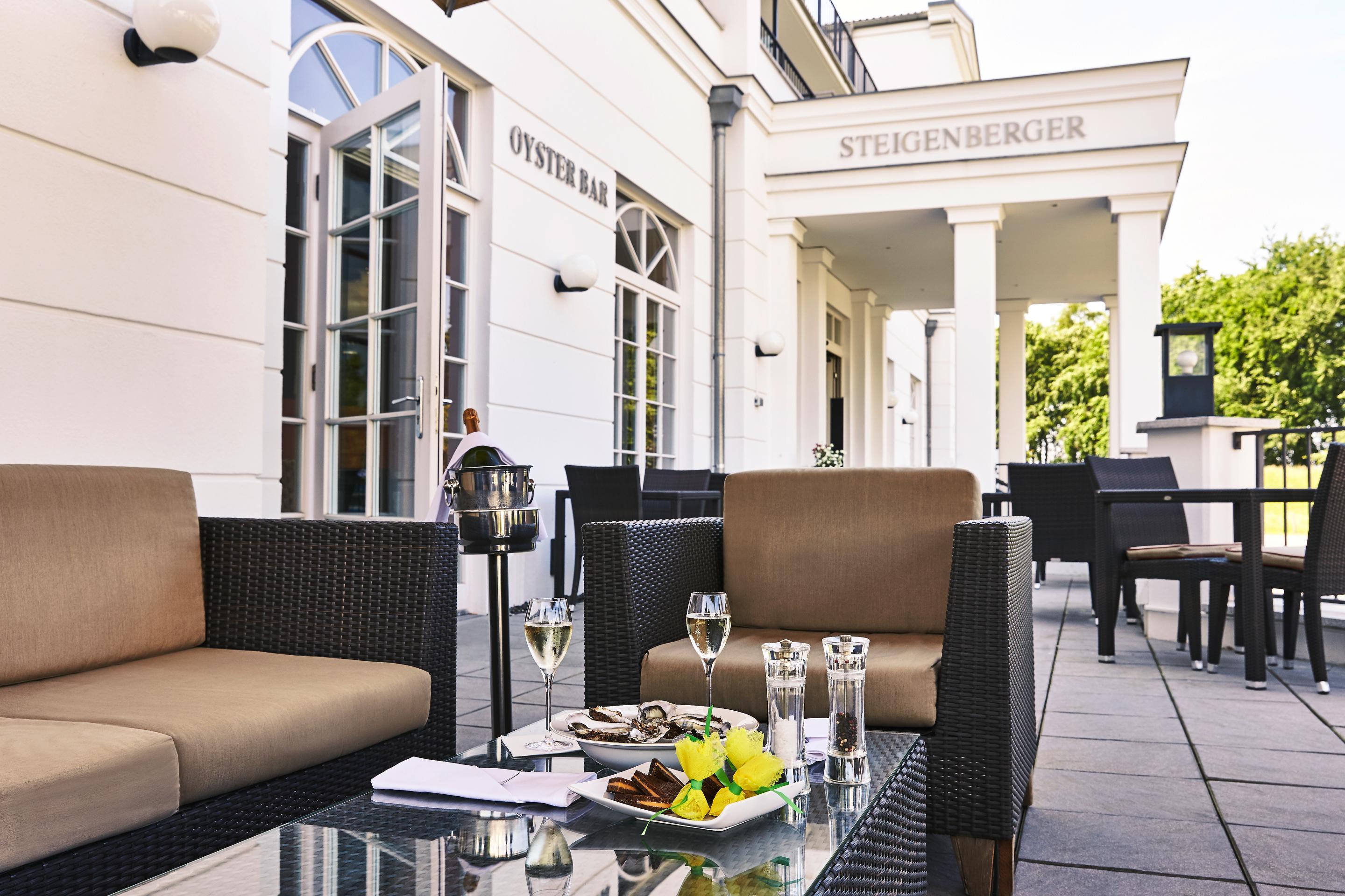 ชไตเกนแบร์เกอร์ ชตรันด์โฮเต็ล แอนด์ สปา ซิงสท์ Hotel ภายนอก รูปภาพ The hotel's terrace