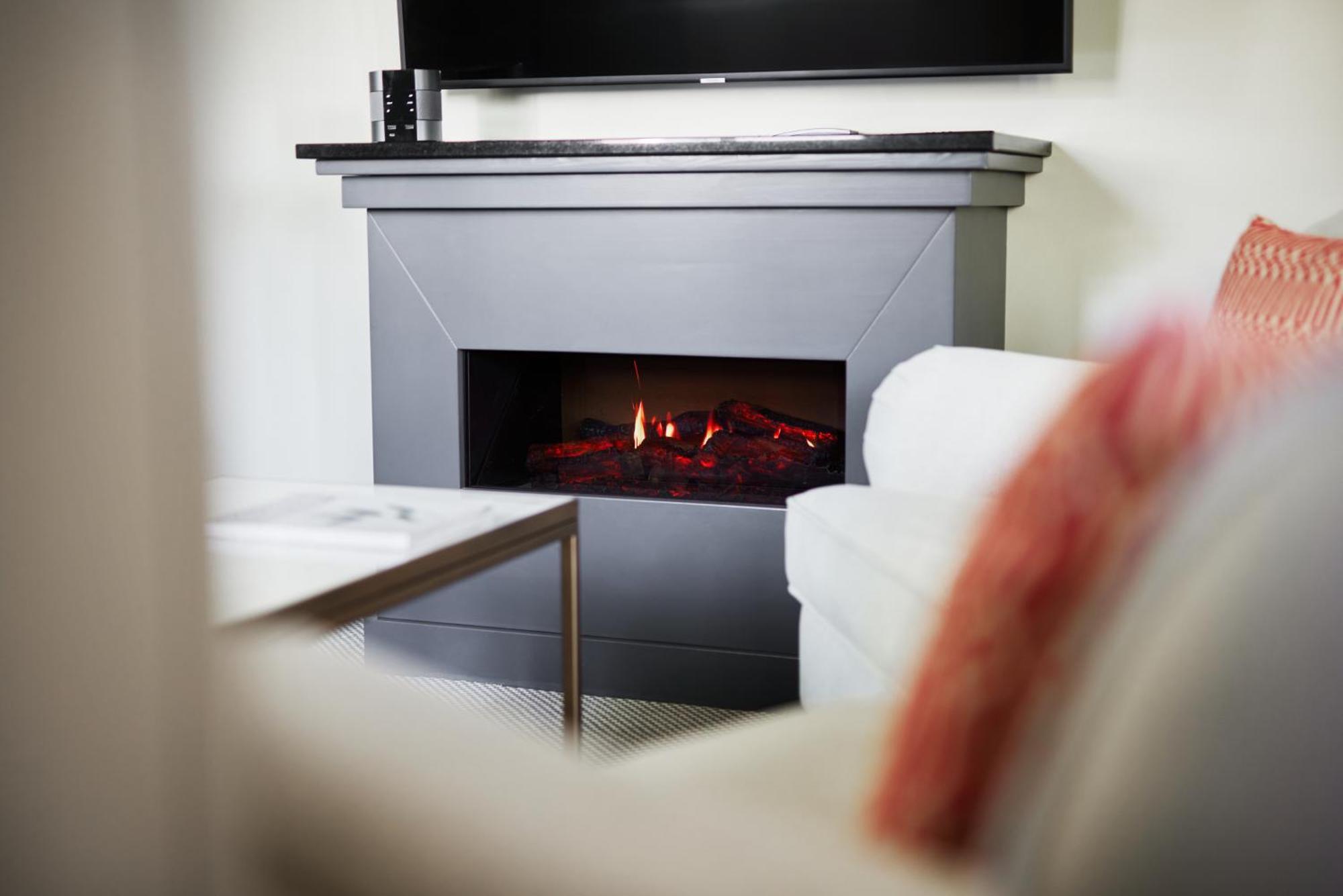 ชไตเกนแบร์เกอร์ ชตรันด์โฮเต็ล แอนด์ สปา ซิงสท์ Hotel ภายนอก รูปภาพ A modern electric fireplace