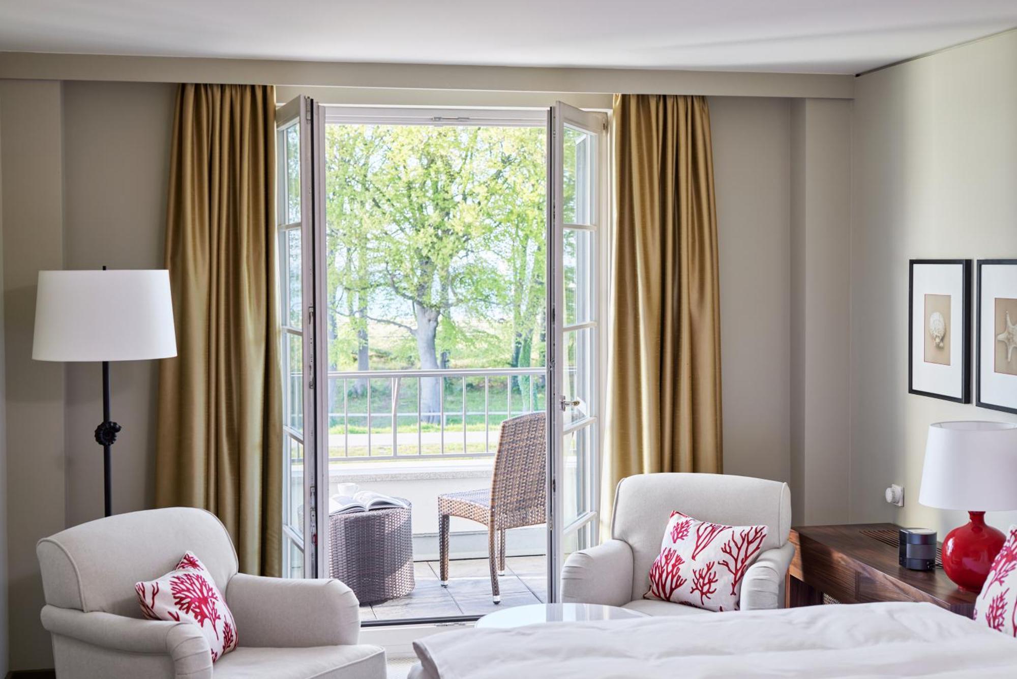 ชไตเกนแบร์เกอร์ ชตรันด์โฮเต็ล แอนด์ สปา ซิงสท์ Hotel ภายนอก รูปภาพ A guest room at The Ivy Hotel